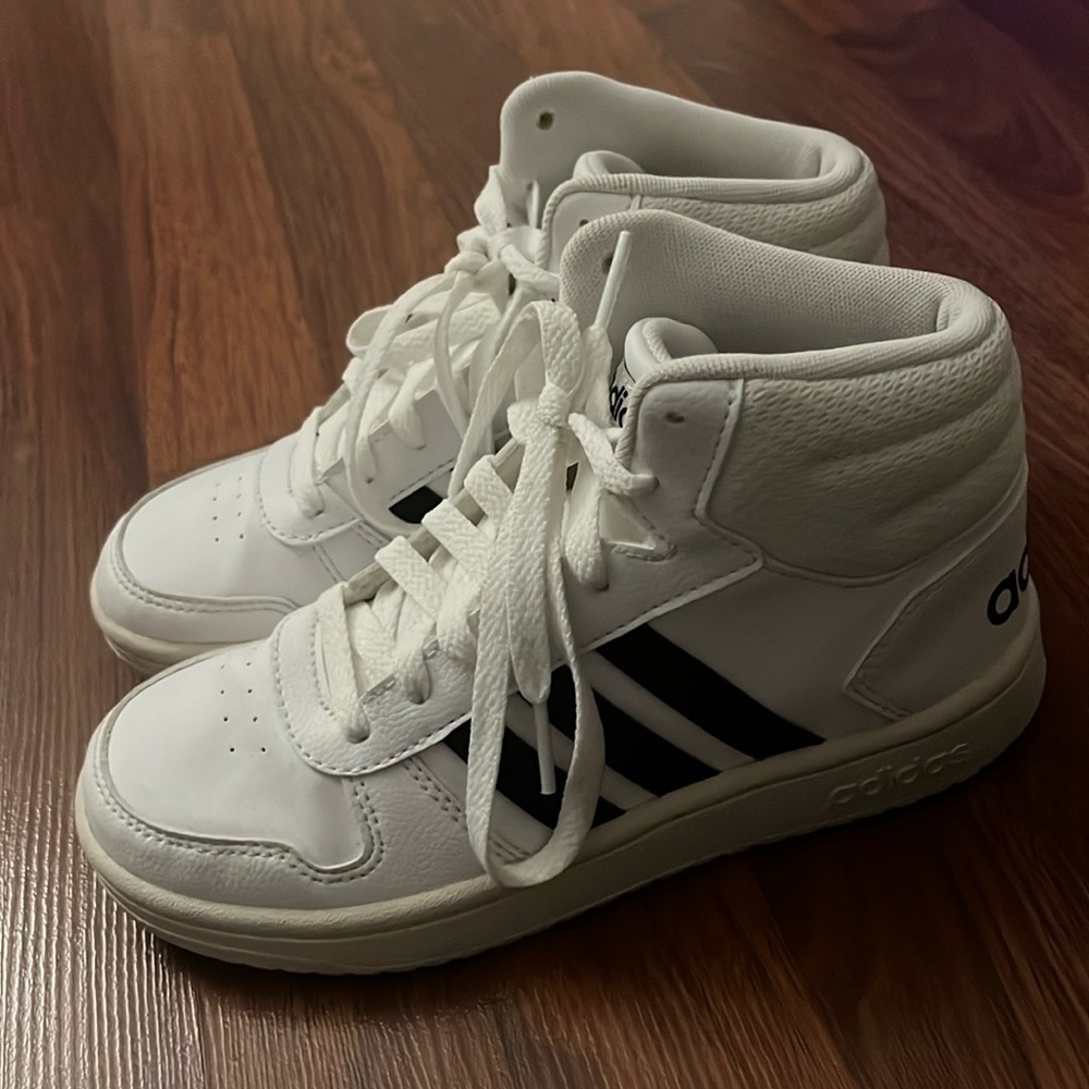 Brand: Adidas  size: 2 in kids   color: white